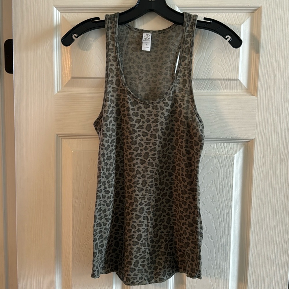 Alternative green animal print tank top. Size S.